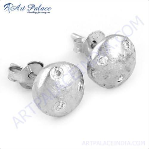 Cute 925 sterling silver stud earrings featuring sparkling cubic zirconia, elegantly designed for everyday wear.