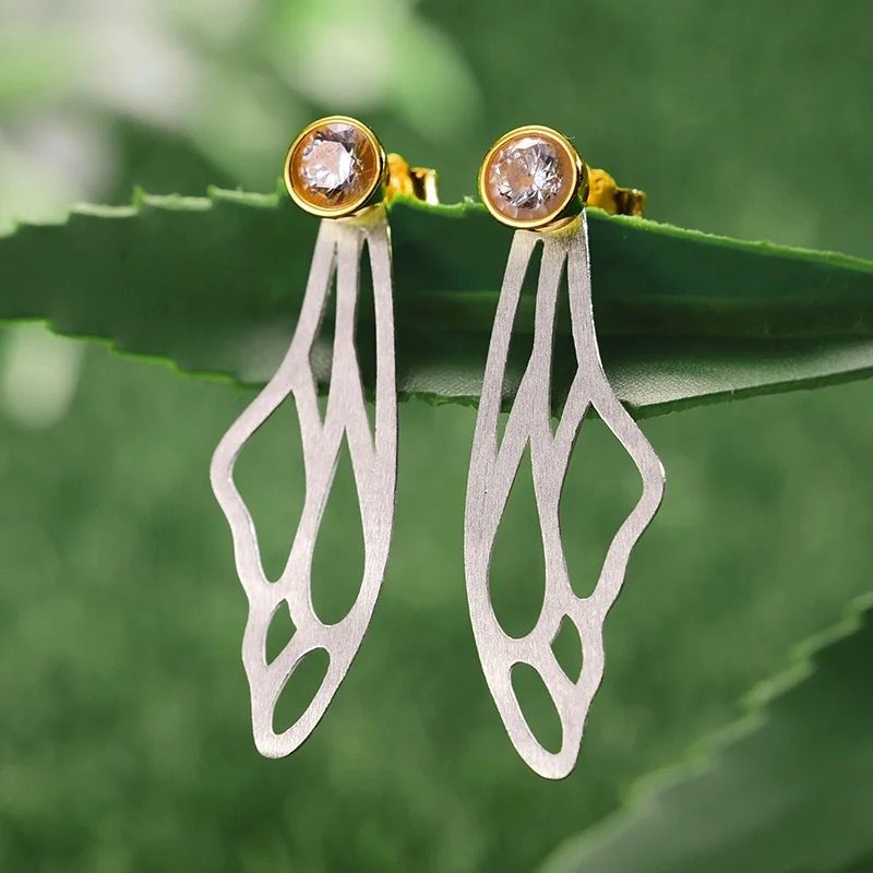 Elegant Dragonfly Wings Earrings made of 925 sterling silver with intricate 18K gold-plated details, showcasing nature-inspired design.