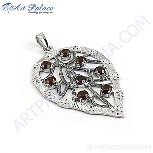 Elegant silver pendant featuring a delicate leaf design, showcasing nature-inspired jewelry craftsmanship.