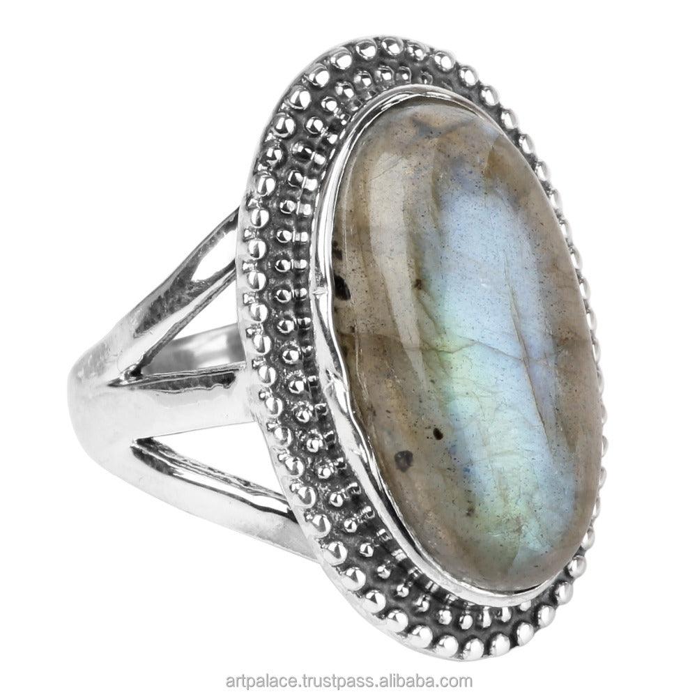 Elegant Sterling 925 Silver Ring featuring a grey labradorite gemstone, showcasing intricate design and fine craftsmanship.