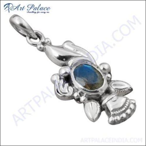 Ethnic Design Silver Labradorite Gemstone Pendant showcasing intricate silverwork and a vibrant labradorite stone with iridescent colors.