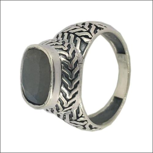 A stunning Labradorite 925 Silver Ring showcasing its iridescent gemstone and elegant silver band.