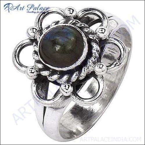 A stunning Labradorite Ring set in 925 sterling silver, showcasing the gemstone's captivating play of colors.