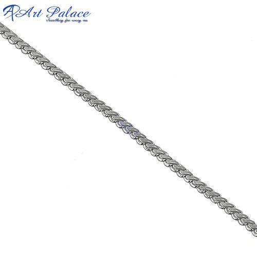 A shiny 925 sterling silver simple chain jewelry piece, showcasing its elegant design and polished finish, perfect for any outfit.