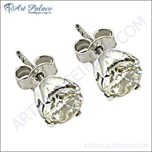 A pair of stunning 925 silver earrings featuring sparkling cubic zirconia, elegantly designed for any occasion.