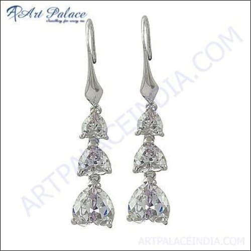 A pair of stunning 925 silver earrings featuring sparkling cubic zirconia gemstones, elegantly designed for a sophisticated look.