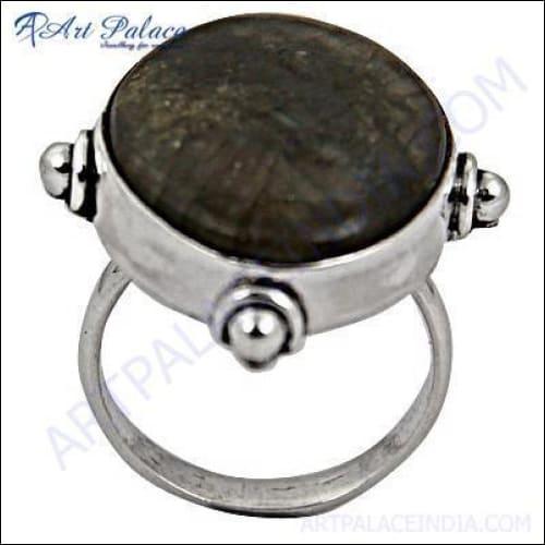 A stunning silver ring featuring a unique Labradorite gemstone, showcasing its iridescent colors and elegant design.