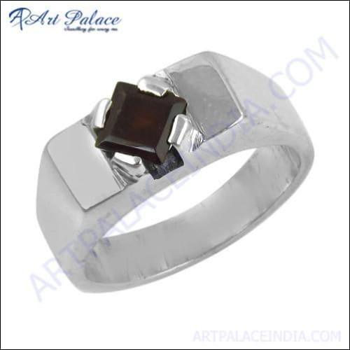 Stylish garnet gemstone silver ring made of 925 sterling silver, featuring a deep red garnet stone set in a modern design.
