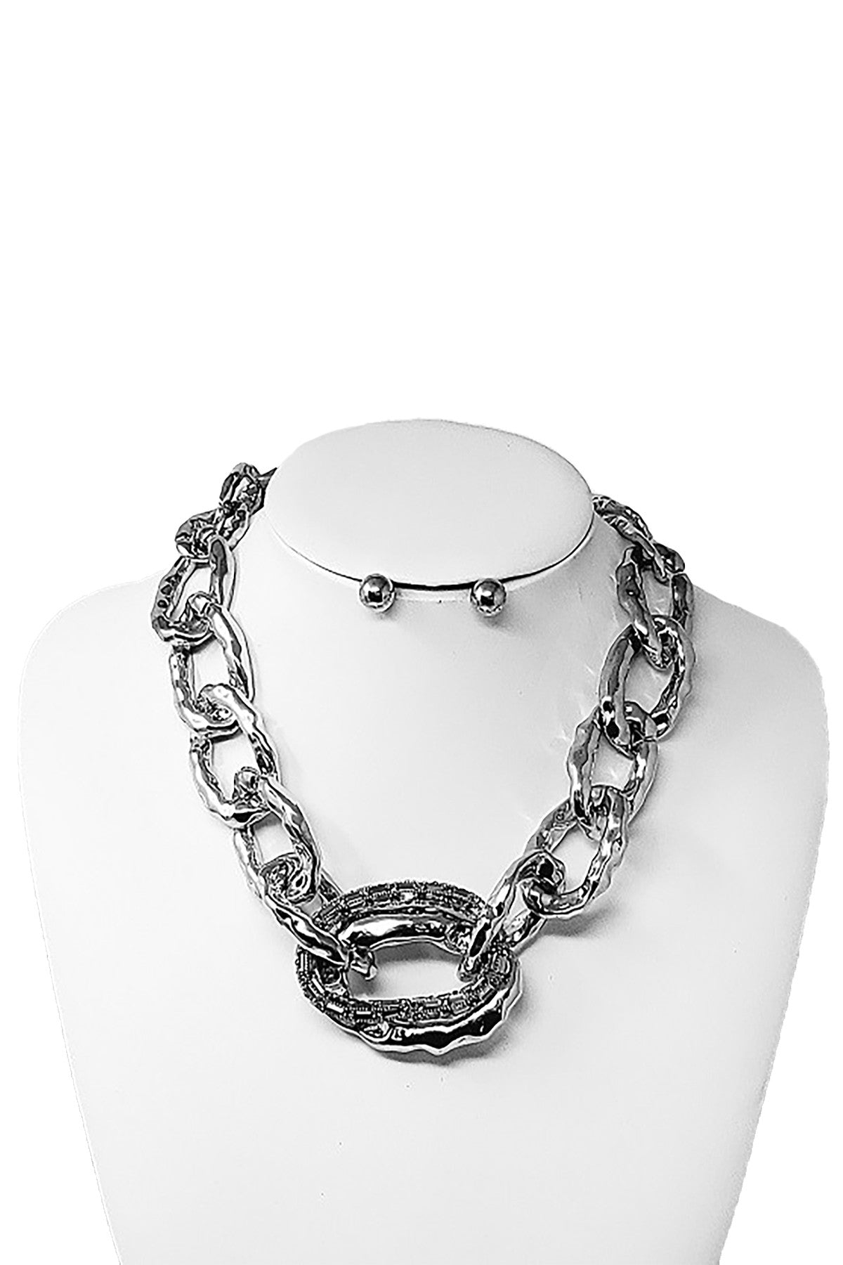 A stylish textured link chain necklace with an adjustable length and lobster claw clasp, showcasing elegant design.