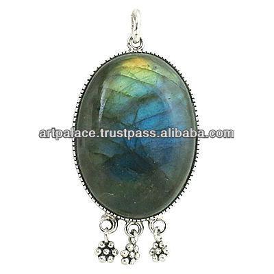 A beautifully handcrafted silver pendant featuring a stunning labradorite gemstone with iridescent colors.