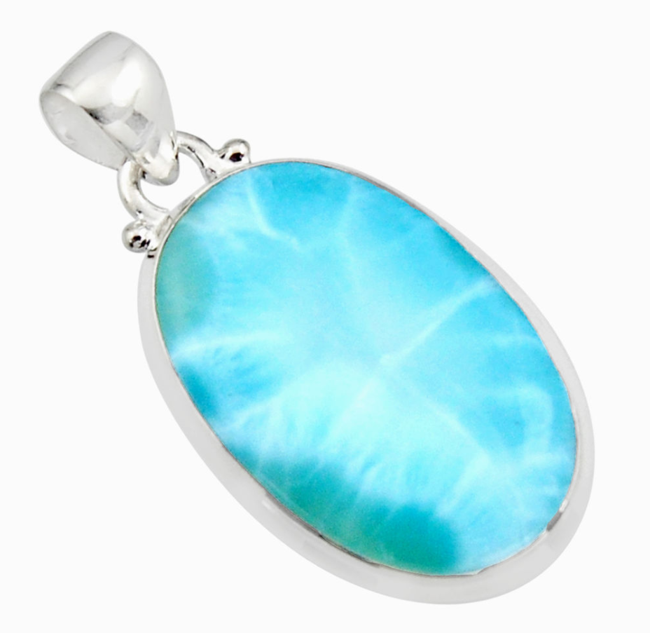 Collier et pendentif 'Vague de Paix' en Larimar et Argent 925, mettant en avant la pierre bleu ciel et le design élégant.