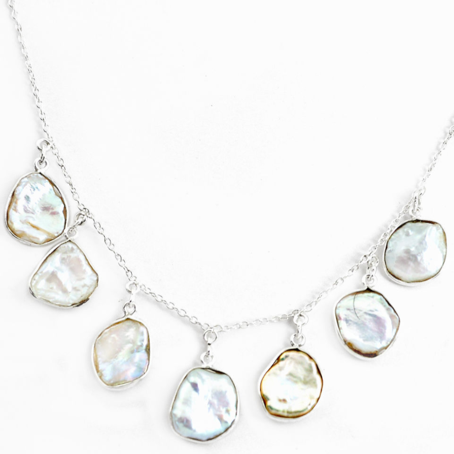 Collier en argent 925 avec perles baroques blanches, élégant et unique, parfait pour un look raffiné.