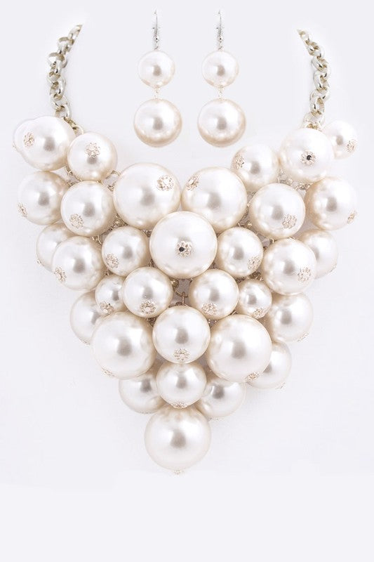 Mix Pearls Statement Necklace Set featuring a 17-inch necklace and 2.5-inch drop earrings, elegantly designed with pearls.