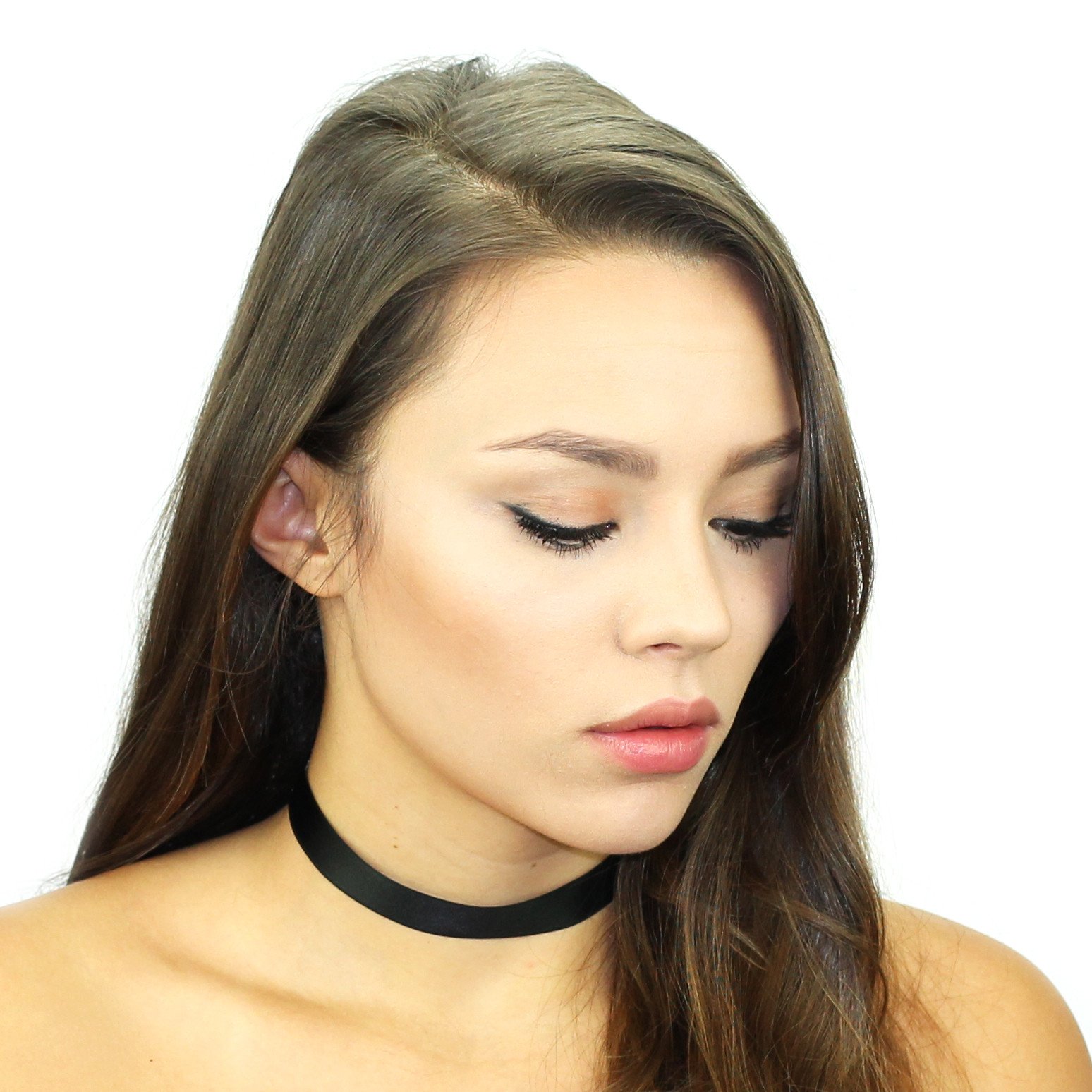 Elegant silk choker necklace with lobster clasp closure, featuring a chic 90's design.