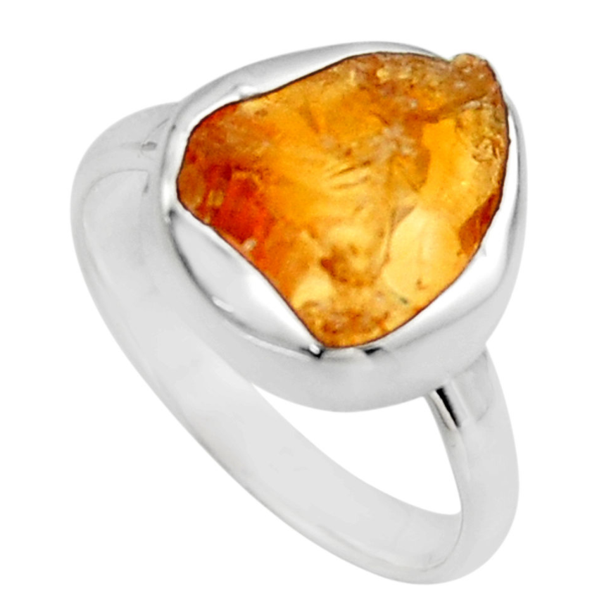 Bague en Citrine 'Gaieté et liberté' en Argent 925, ornée d'une pierre brute de citrine jaune-orangée, symbolisant chance et confiance.