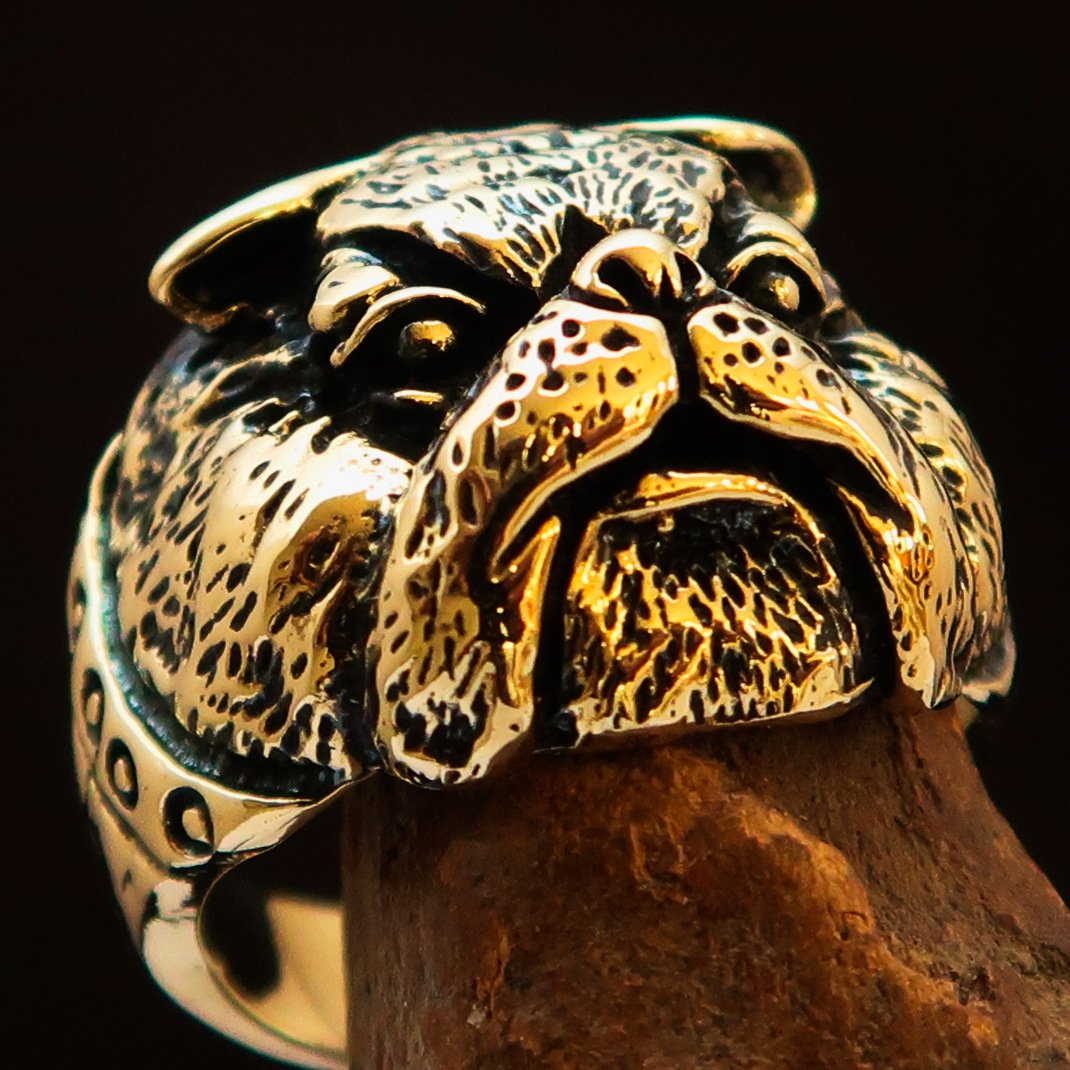 A beautifully crafted brass men's ring featuring an antiqued bulldog design, showcasing intricate details and a polished finish.