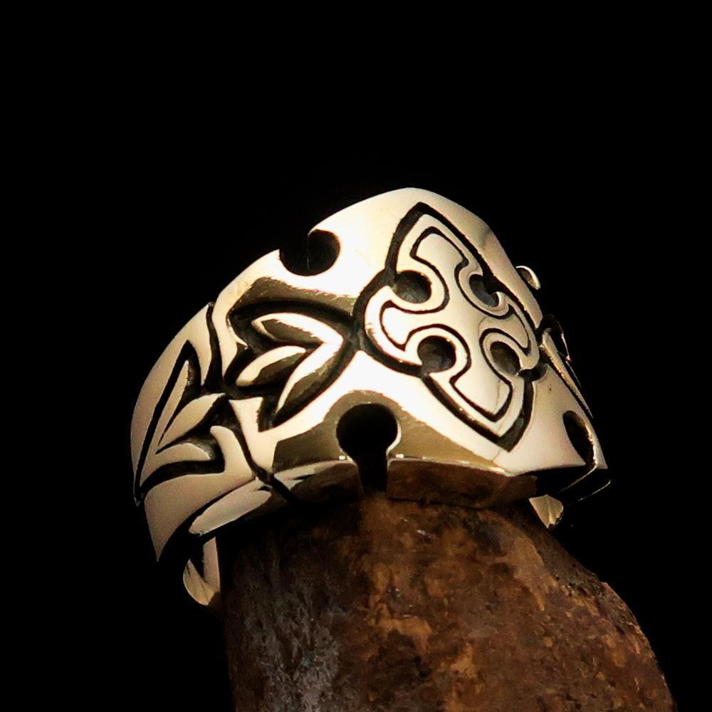 Excellent Crafted Men's Fleur de Lis Ring made of solid brass with an antiqued and mirror-polished finish, showcasing its elegant design.