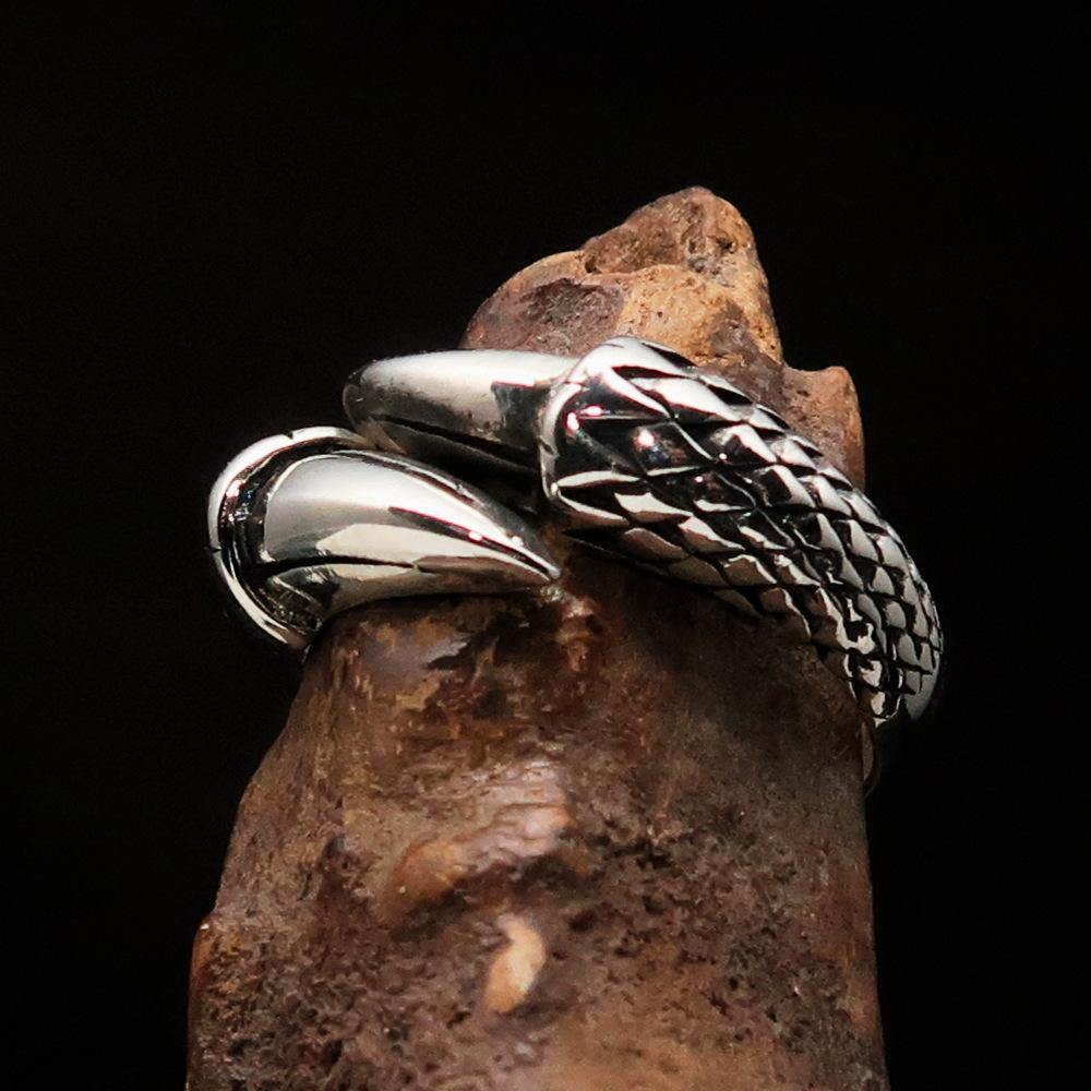 Men's Medieval Ring featuring a detailed dragon claw design, crafted from high-quality sterling silver 925 with a polished and antiqued finish.