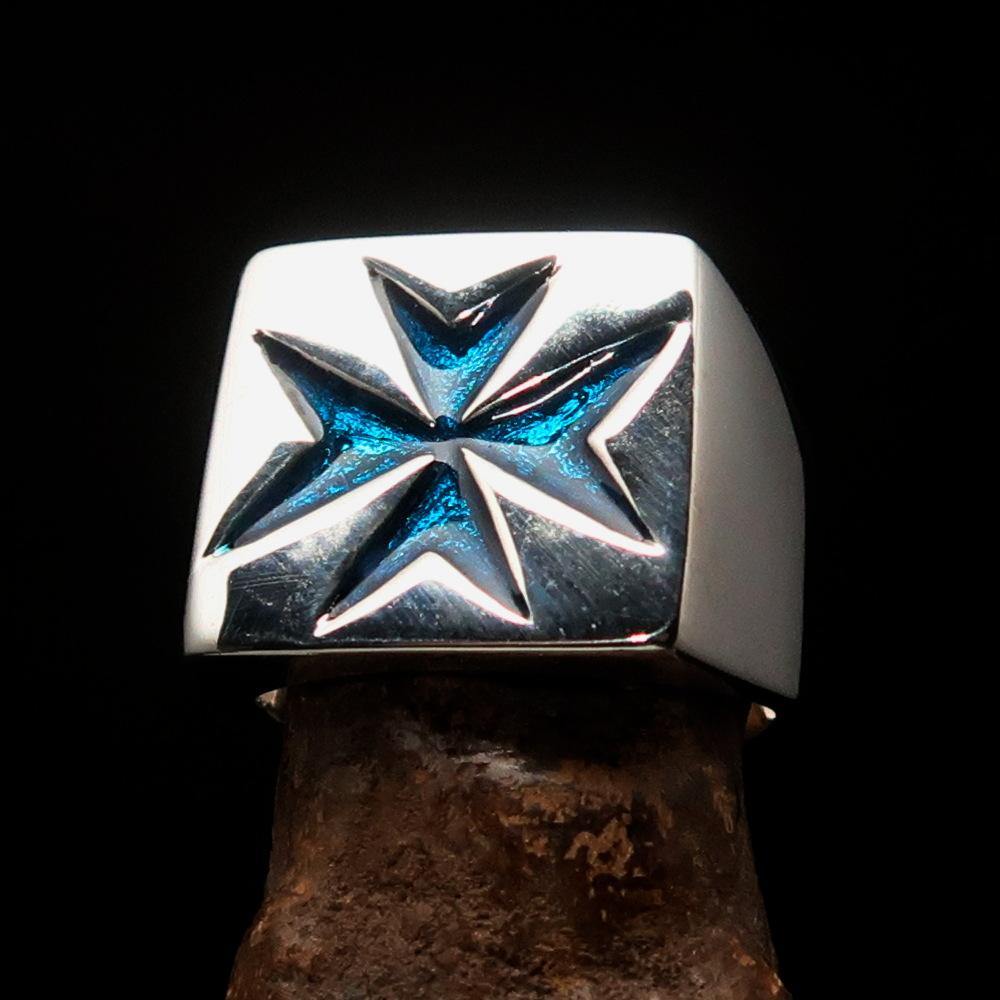 Men's Knight Ring made of sterling silver featuring a blue Maltese Cross design, polished to a high shine.