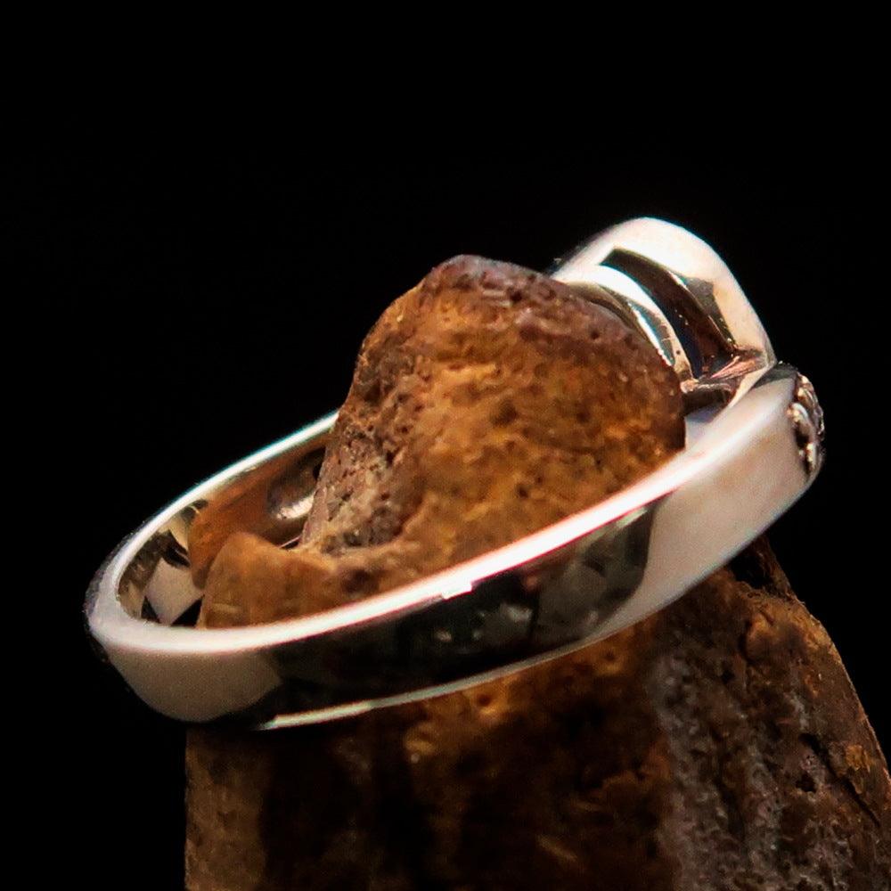 Sterling Silver Solitaire Ring featuring an oval Ceylon Moonstone, polished finish, and hallmark 925.