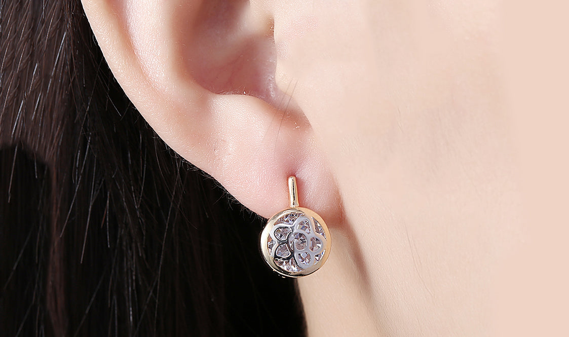 Elegant 14K gold plated circular clip-on earrings featuring a white daisy design, perfect for any occasion.