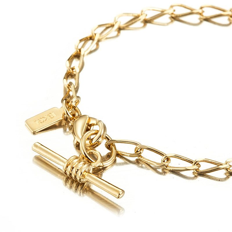 18ct Heavy Yellow Gold Plated Le Mans Child Bracelet with T-Bar, showcasing its elegant design and craftsmanship.