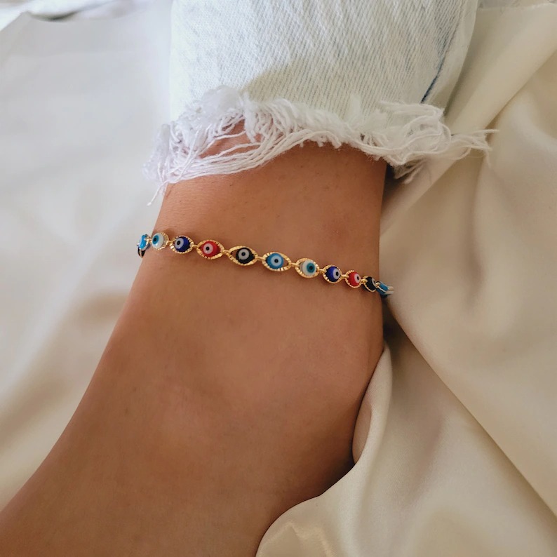 Elegant 18K gold plated anklet bracelet featuring an evil eye charm, perfect for summer fashion.