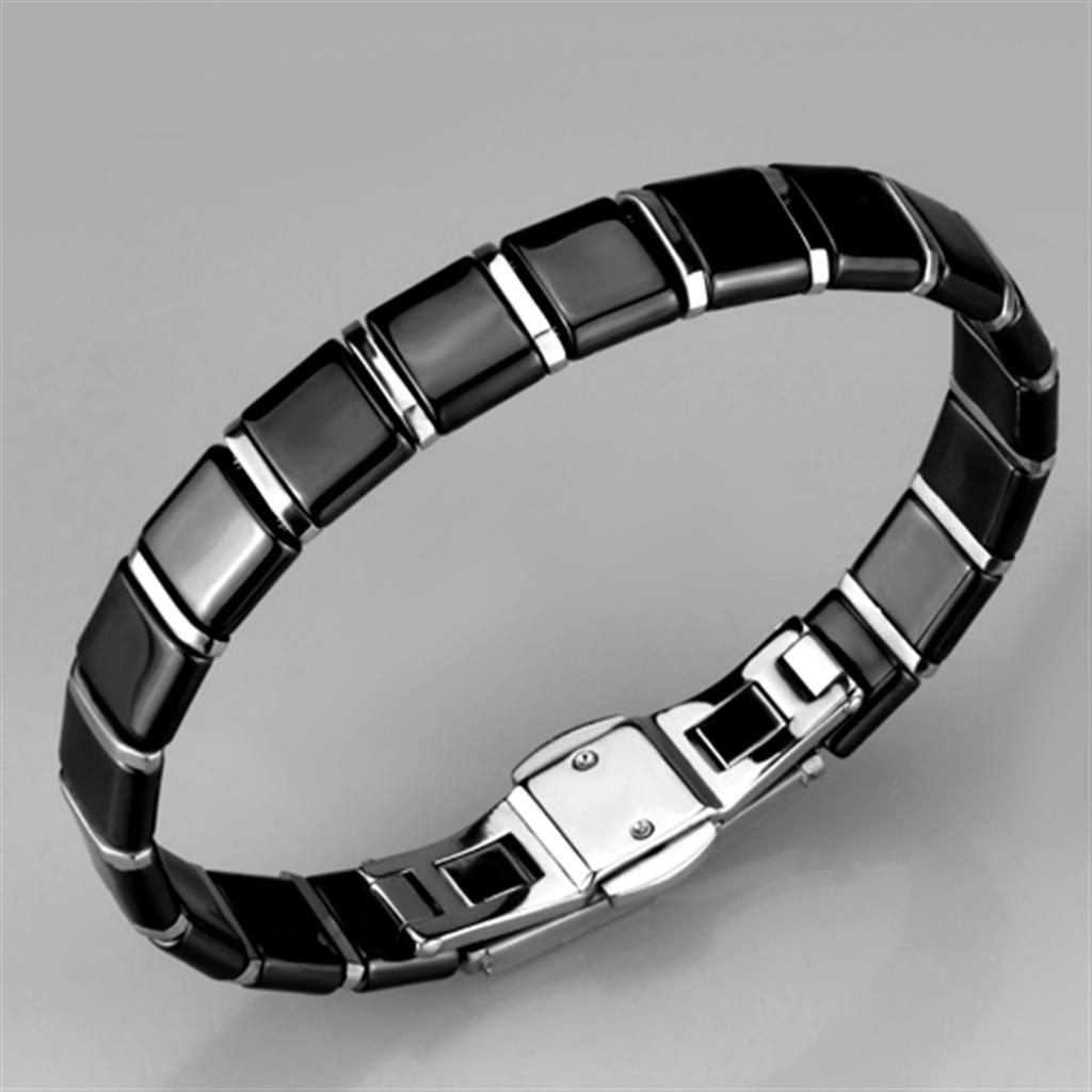 3W984 High Polished Stainless Steel Bracelet featuring a jet ceramic center stone, showcasing its elegant design and polished finish.