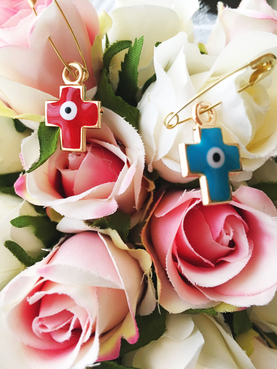Set of 5 cross evil eye safety pins in red and turquoise, featuring gold plating and big enamel evil eye charms for baby protection.