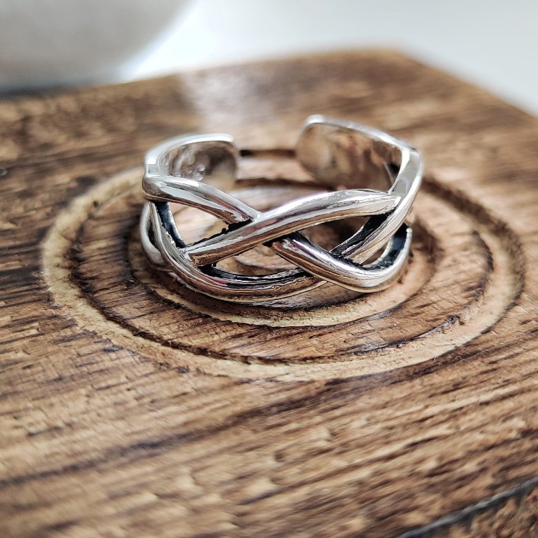 A stunning 925 silver chunky cuff ring featuring a twisted cross braid design, showcasing its intricate craftsmanship and lustrous finish.