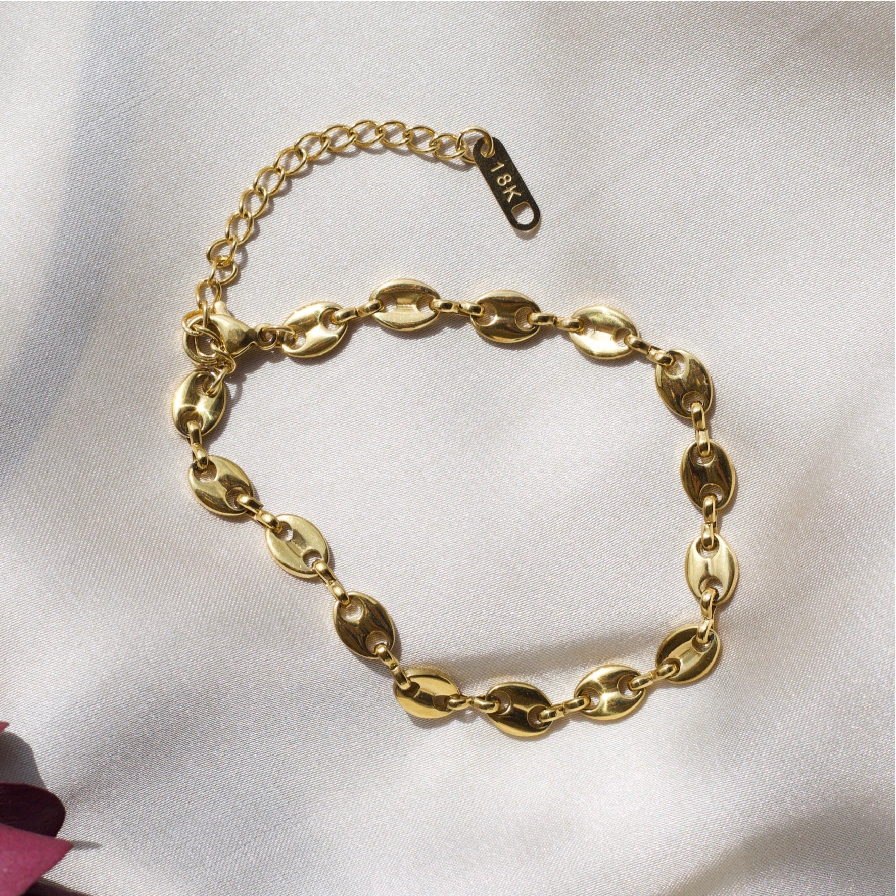 Achaz Coffee Bean Bracelet in Gold, featuring a waterproof stainless steel chain with 18K gold PVD plating, elegantly designed for everyday wear.