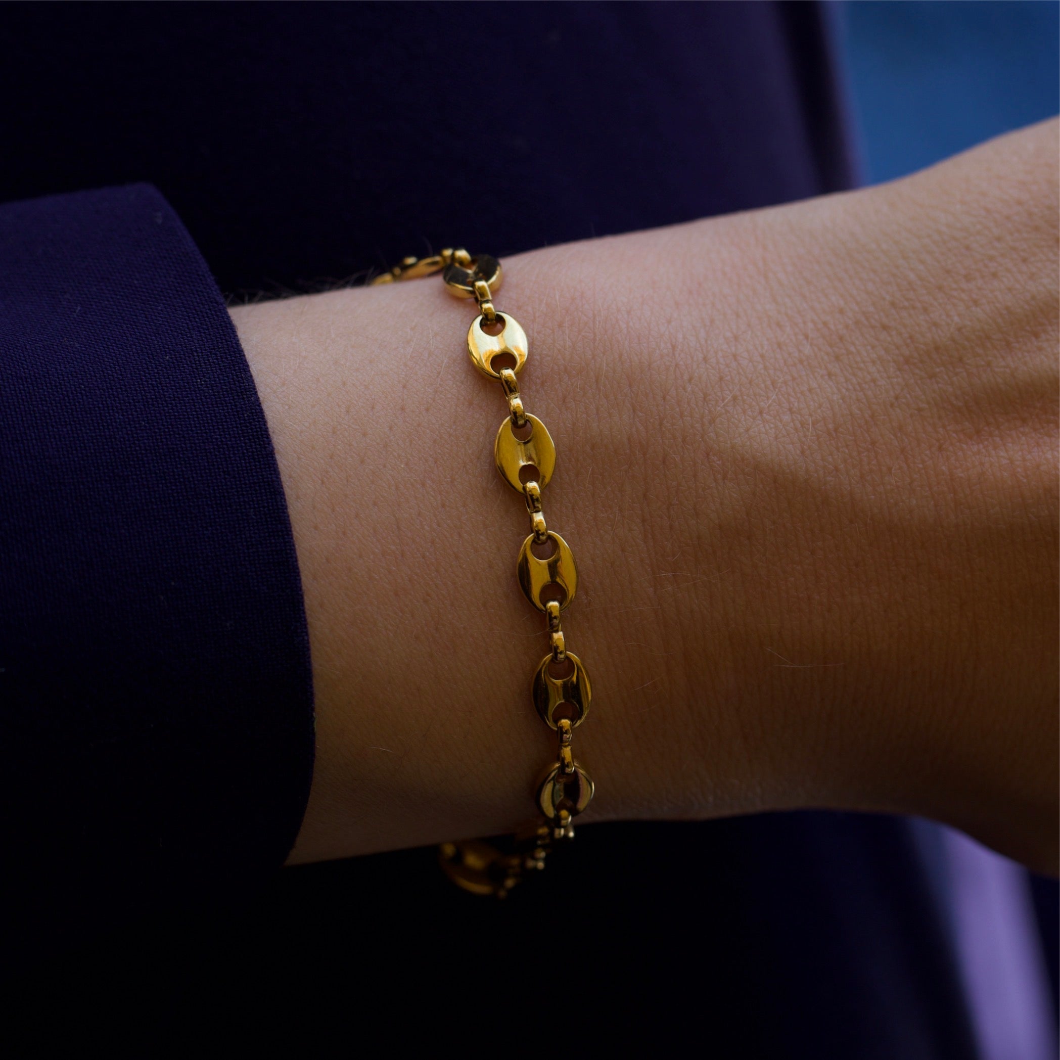 Achaz Coffee Bean Bracelet in Gold, featuring a waterproof stainless steel chain with 18K gold PVD plating, elegantly designed for everyday wear.