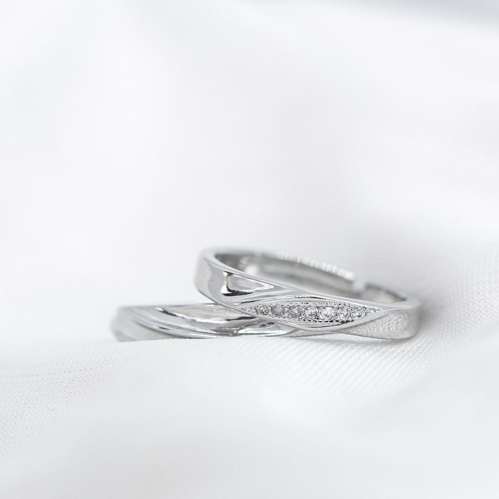 Adjustable silver couple promise band zircon ring set featuring a classic design and a sparkling zircon stone, symbolizing love and unity.