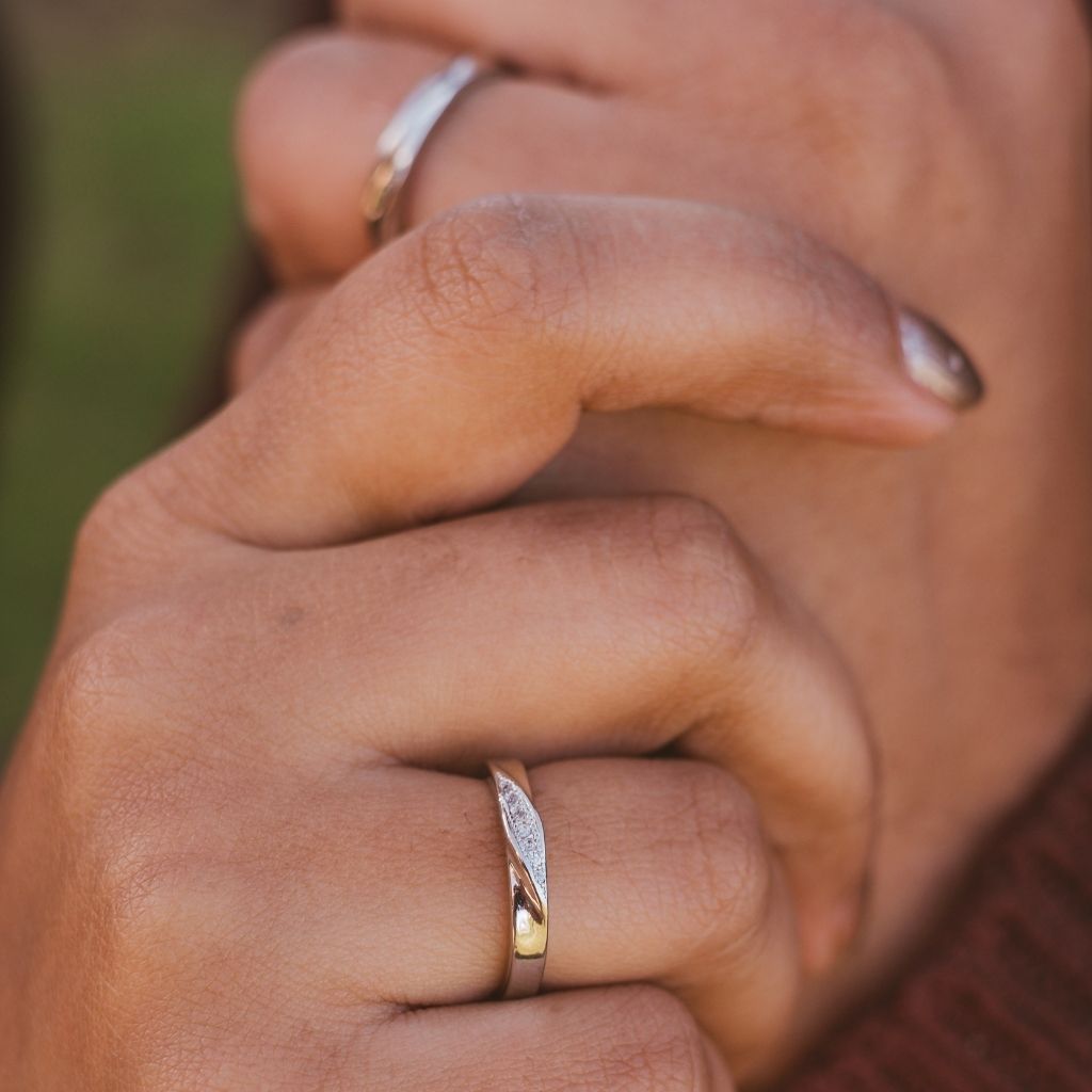 Adjustable silver couple promise band zircon ring set featuring a classic design and a sparkling zircon stone, symbolizing love and unity.