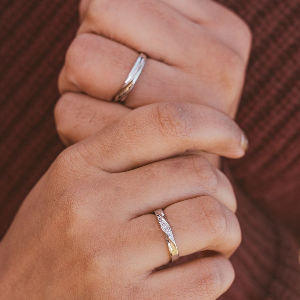 Adjustable silver couple promise band zircon ring set featuring a classic design and a sparkling zircon stone, symbolizing love and unity.