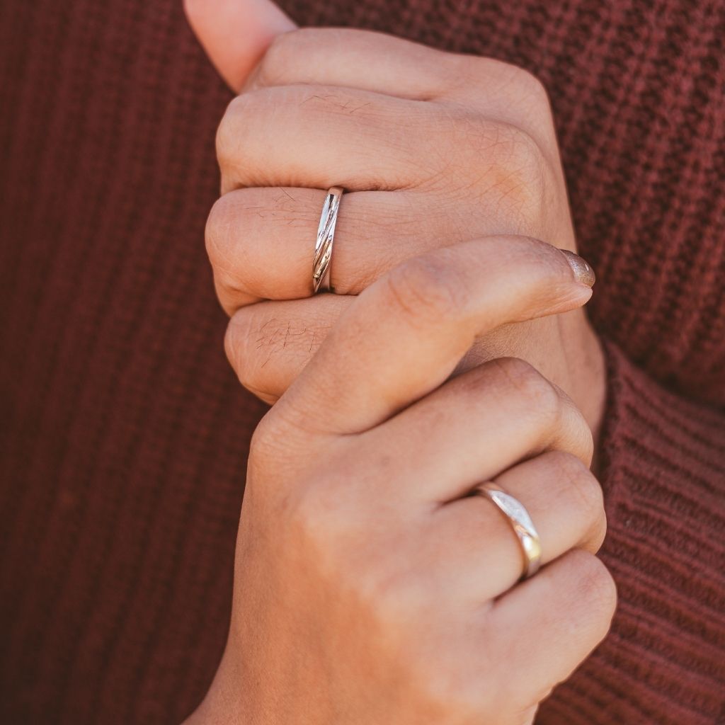 Adjustable silver couple promise band zircon ring set featuring a classic design and a sparkling zircon stone, symbolizing love and unity.