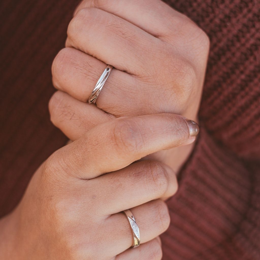 Adjustable silver couple promise band zircon ring set featuring a classic design and a sparkling zircon stone, symbolizing love and unity.