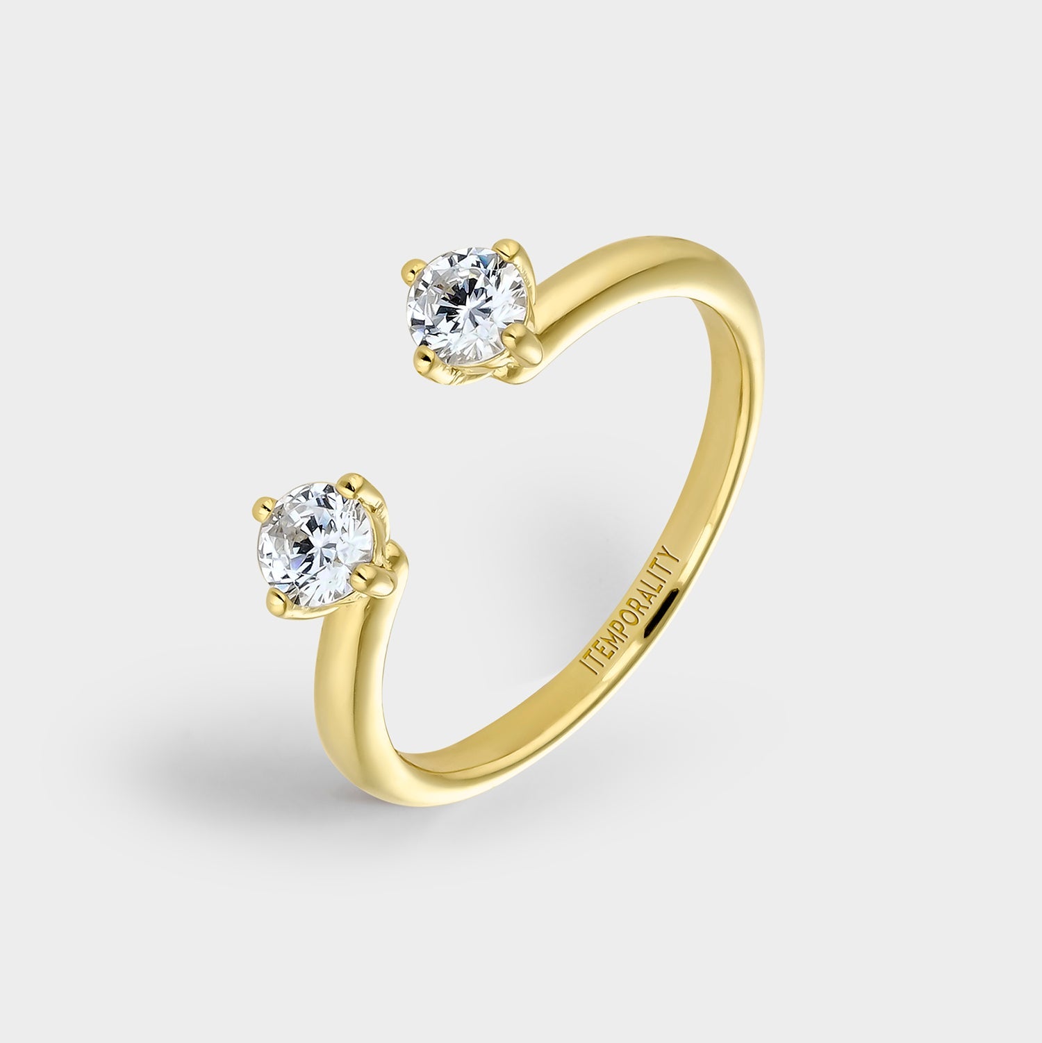 Anillo de plata bañada en oro amarillo con diseño abierto y dos circonitas blancas engastadas en garras.