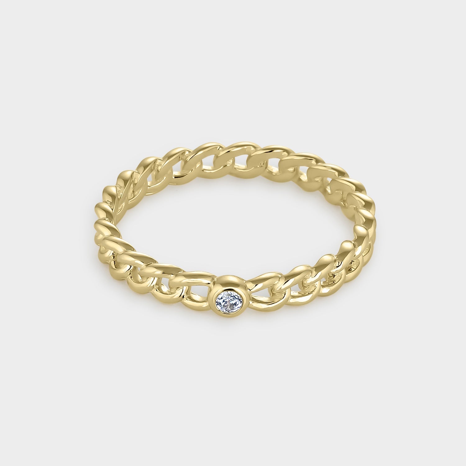 Anillo de eslabones redondos entrelazados, bañado en oro de 18K con circonita blanca engastada en bisel, elegante y sofisticado.