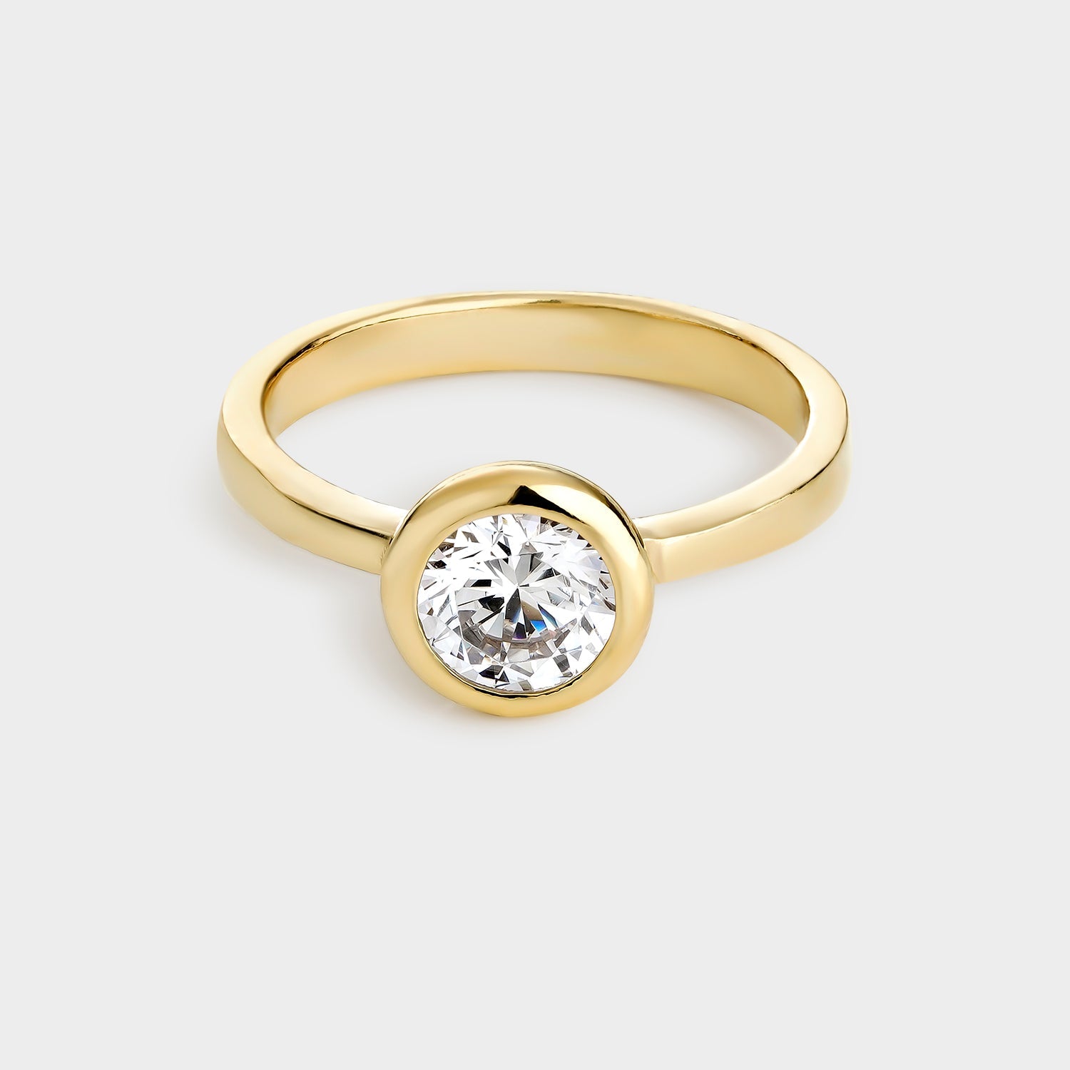 Anillo solitario de plata chapado en oro amarillo con circonita de 6,5 mm, elegante y brillante, ideal para cualquier ocasión.