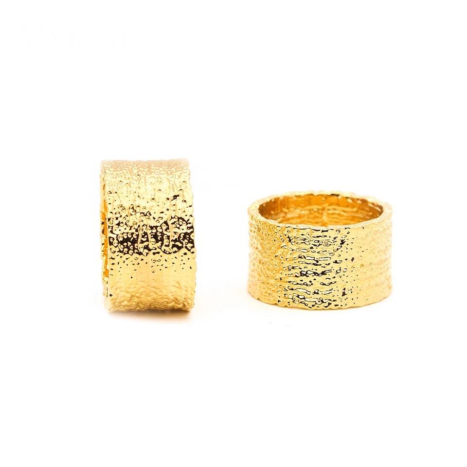 Elegant April Band Ring made of thin hammered 18k plated stainless steel, showcasing a modern design.