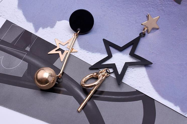 Asymmetric Black Gold Star Slinky Earrings showcasing a unique design with elegant black and gold colors, perfect for any occasion.