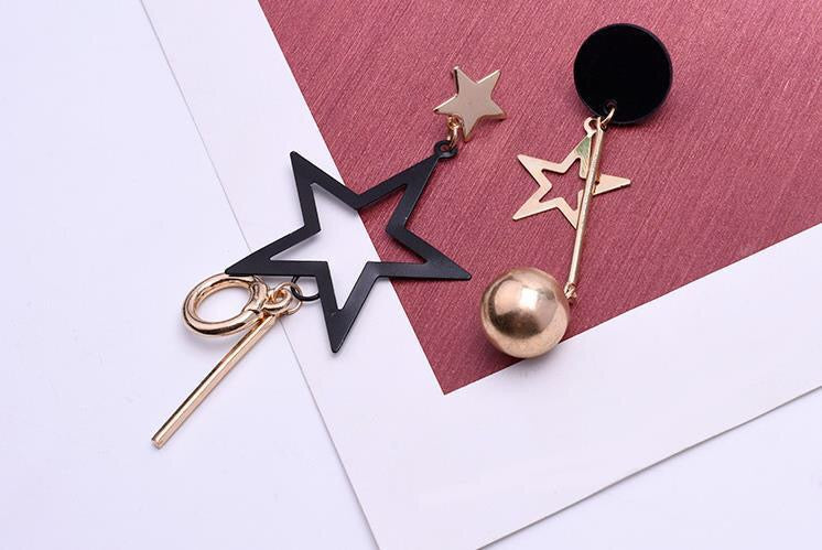 Asymmetric Black Gold Star Slinky Earrings showcasing a unique design with elegant black and gold colors, perfect for any occasion.