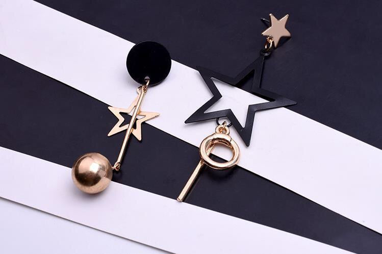 Asymmetric Black Gold Star Slinky Earrings showcasing a unique design with elegant black and gold colors, perfect for any occasion.