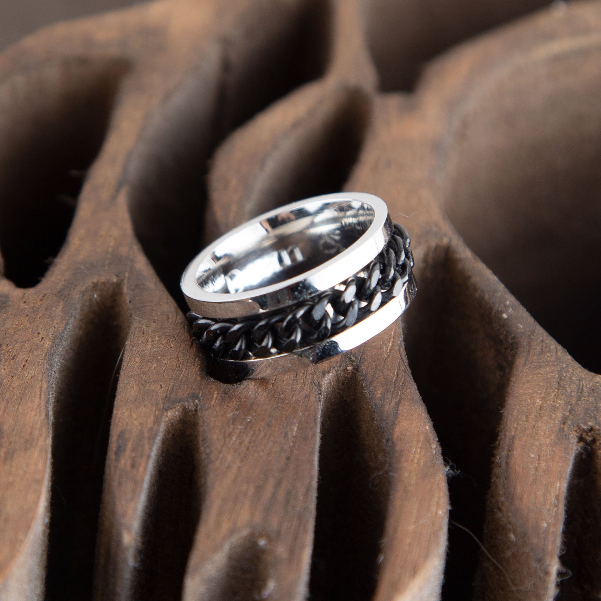 Black Chain Spinner Ring for Men made of stainless steel, featuring a spinner chain design, 8mm wide, perfect for fidgeting and personalization.