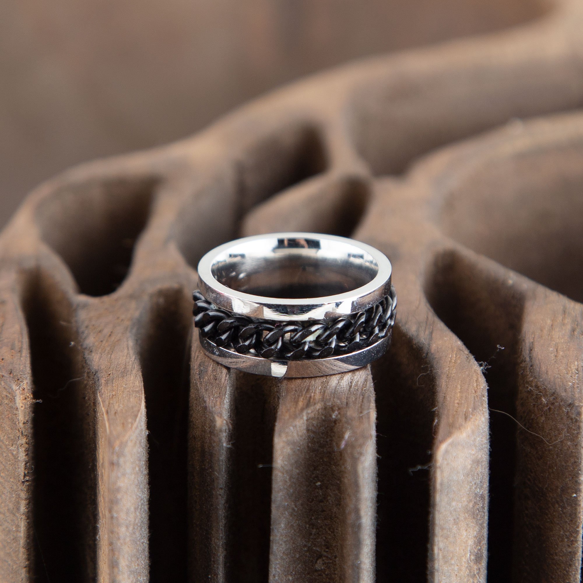 Black Chain Spinner Ring for Men made of stainless steel, featuring a spinner chain design, 8mm wide, perfect for fidgeting and personalization.