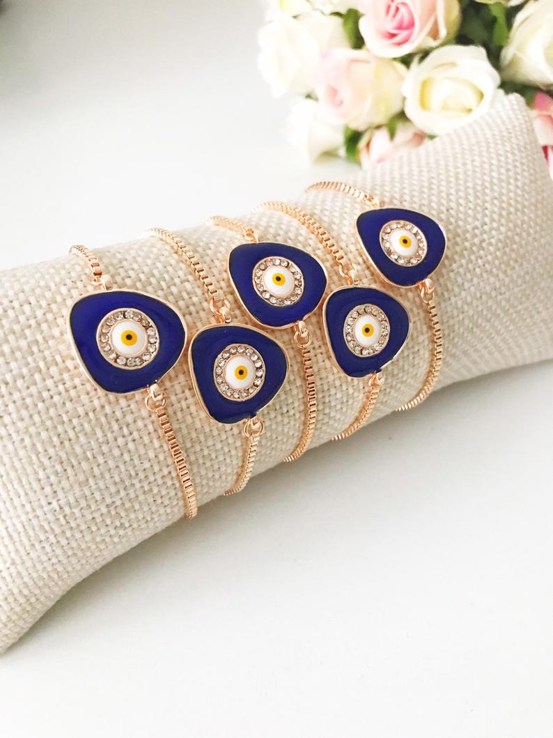 A beautiful blue evil eye bracelet featuring a 15mm charm, adjustable rose gold design, and made from tarnish-resistant stainless steel.