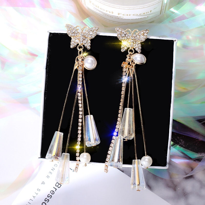 Elegant butterfly earrings featuring pearl and crystal tassels, crafted from 925 silver.