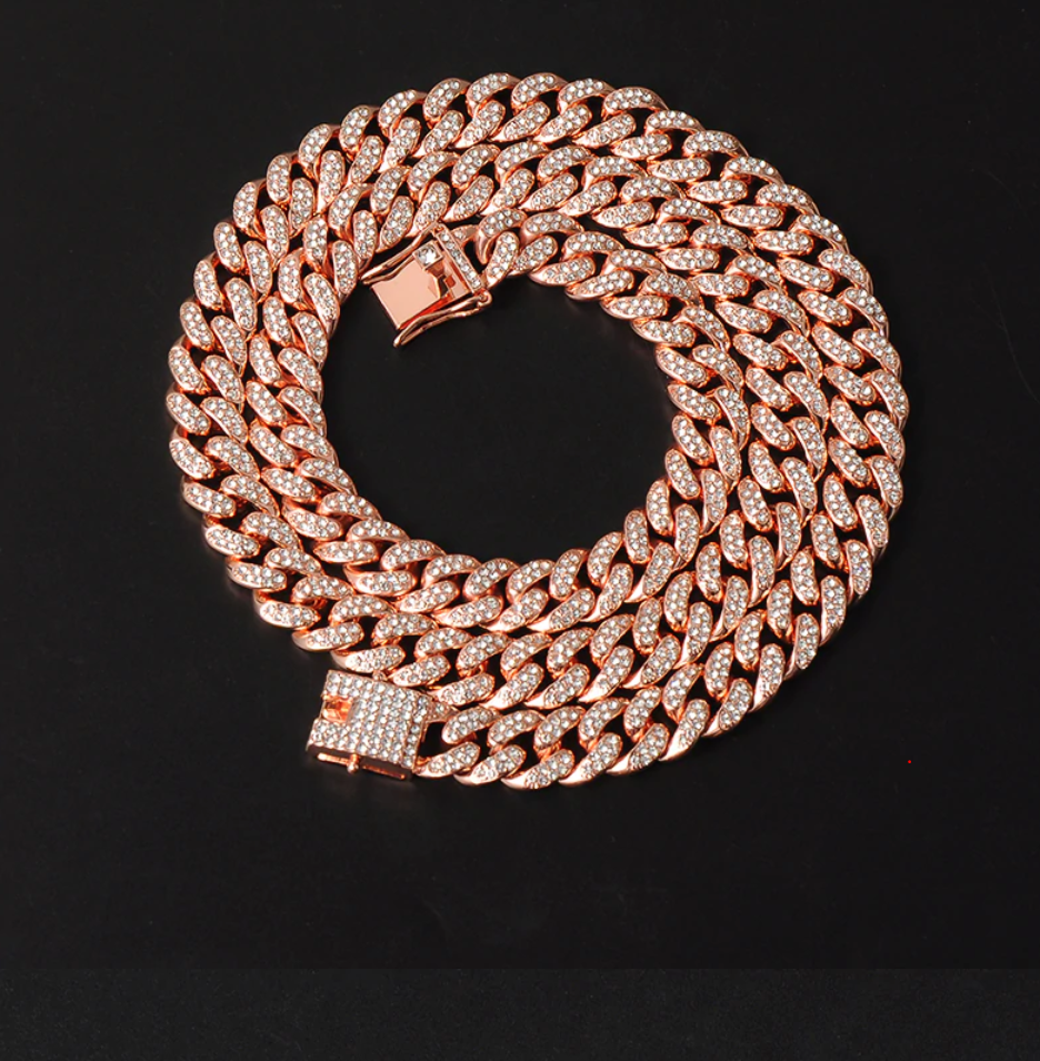 CAMEO 8 MM 925 Silver Cuban Chain featuring hand-set Cubic Zirconia stones, showcasing luxury and sophistication.