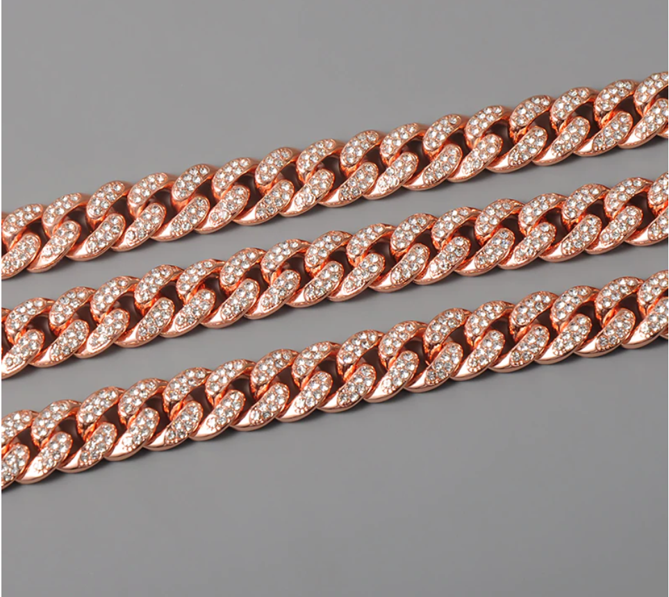 CAMEO 8 MM 925 Silver Cuban Chain featuring hand-set Cubic Zirconia stones, showcasing luxury and sophistication.